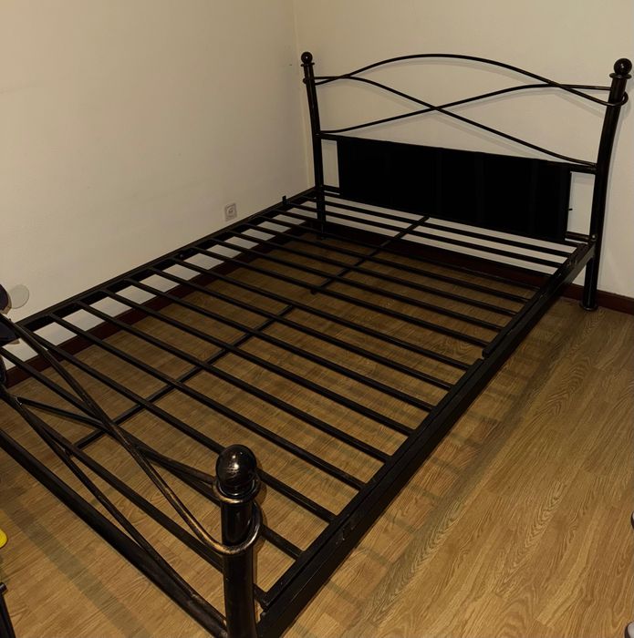 Cama de casal preto/castanho