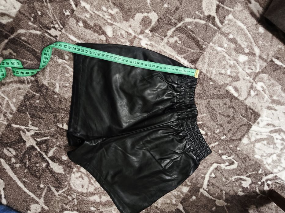 Продаются шорты чёрные зимние из эко-кожа