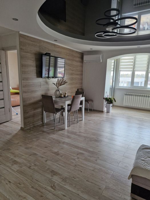 Квартира подобово з сучасним ремонтом.Ціна договірна.