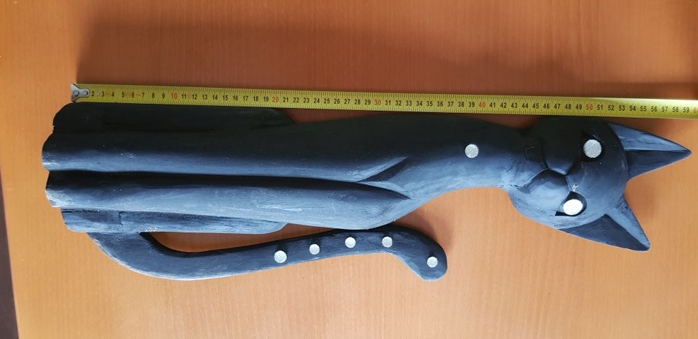Kot figurka z drewna