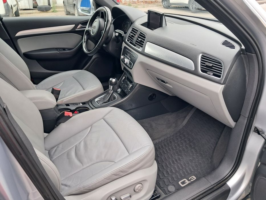 Продам  Audi Q3.