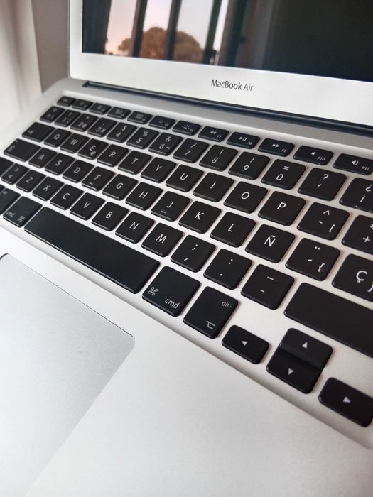 MacBook Air 13" (início de 2015) – em perfeito estado