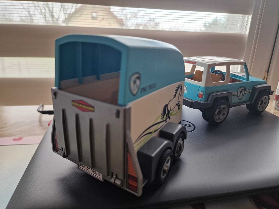 Playmobil 70511 Samochód z przyczepą dla kucyka
