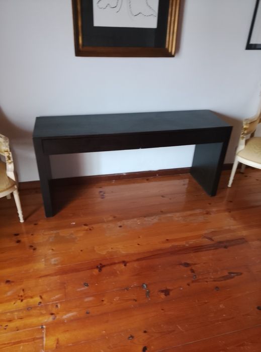 Mesa aparador com duas gavetas