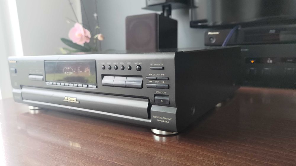 Odtwarzacz/Zmieniarka CD Technics - Compact Disc Changer SL-PD687