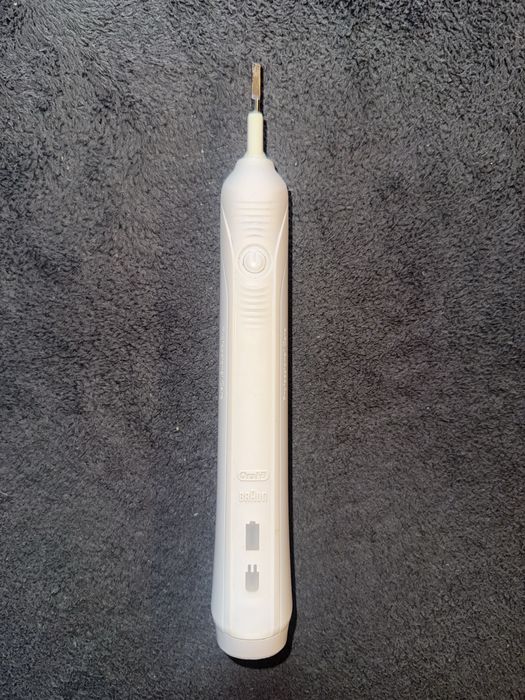 Szczoteczka OralB Pro 1 750