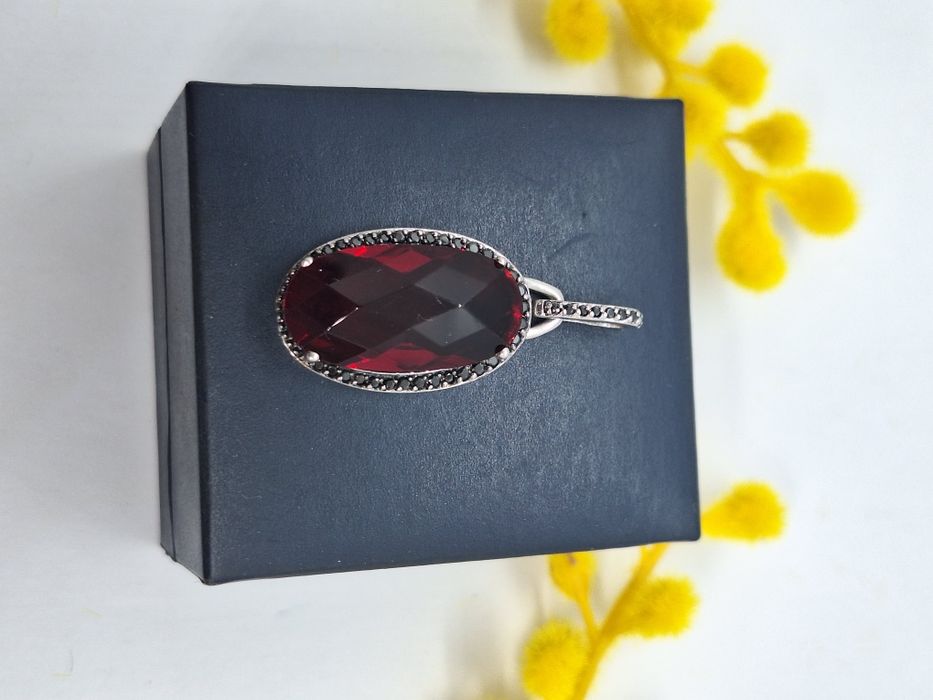 Elegancka zawieszka z kamieniami ze srebra, srebro 925