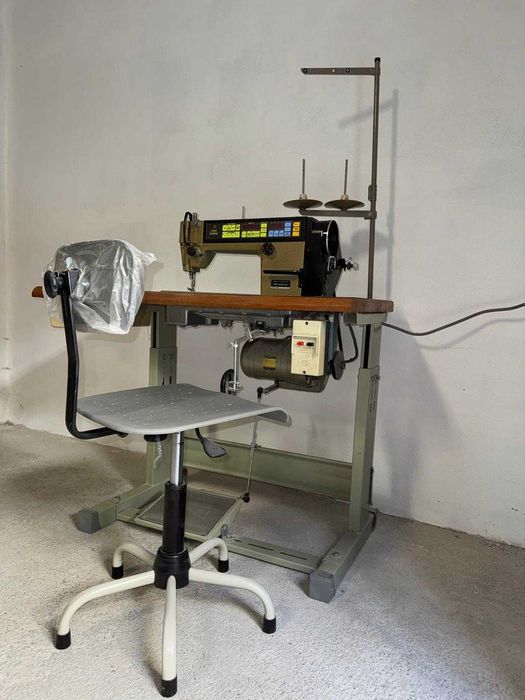 Máquina de Costura Industrial Brother DB2-B738-913 Monofásica + Cadeira Nova