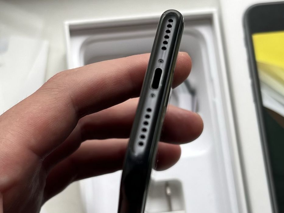 iPhone SE 2020 64GB (Black) (идеальное состояние)