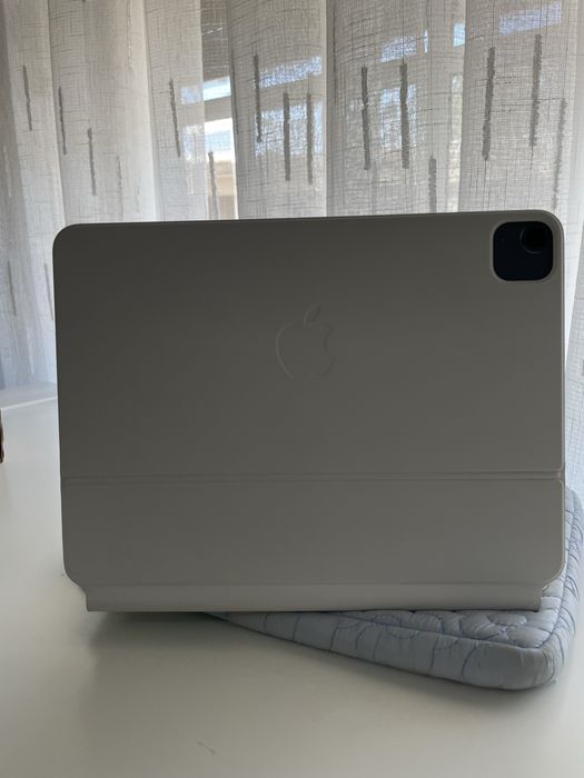 iPad Air 5ª Geração (M1) 64GB Azul + Apple Pencil 2 + Magic Keyboard | Como Novo