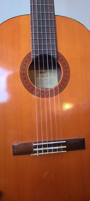 Guitarra Clássica Yamaha CG-40 A – Boa Condição + Cordas Novas [Inclui capa de transporte]