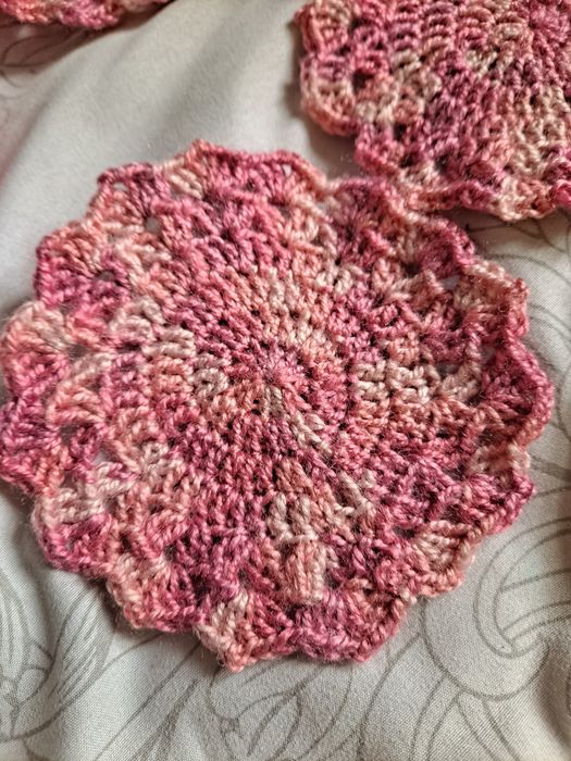 Podkładki pod kubki szydełkowe - aktualne