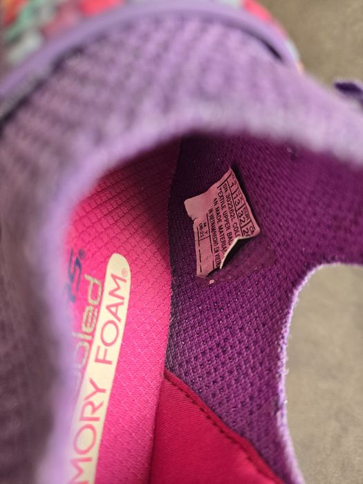 Кроссовки Skechers на девочку. Размер 32