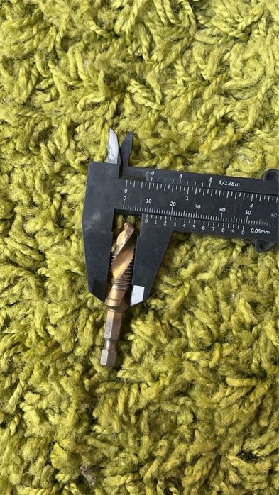 Бу метчик свердло м10 в хорошому стані на ножиці шестигранній 1/4