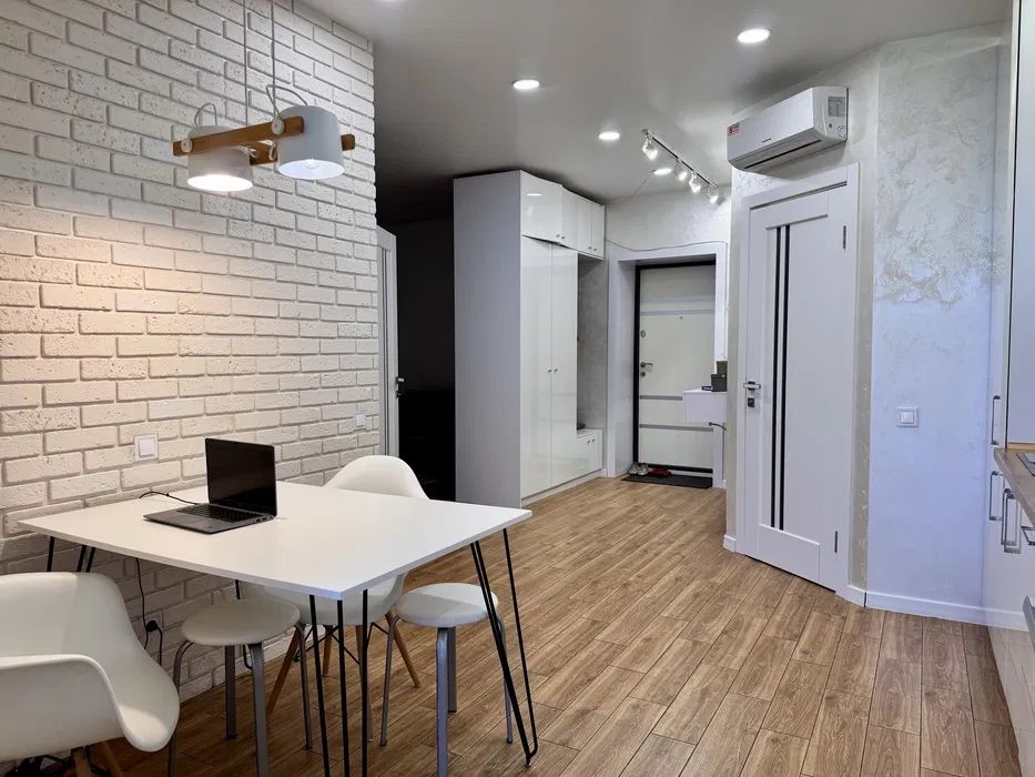 Продам 2-кімнатнну квартиру в River Park