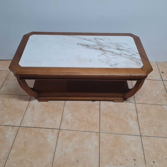 Mesa de centro com pedra mármore.