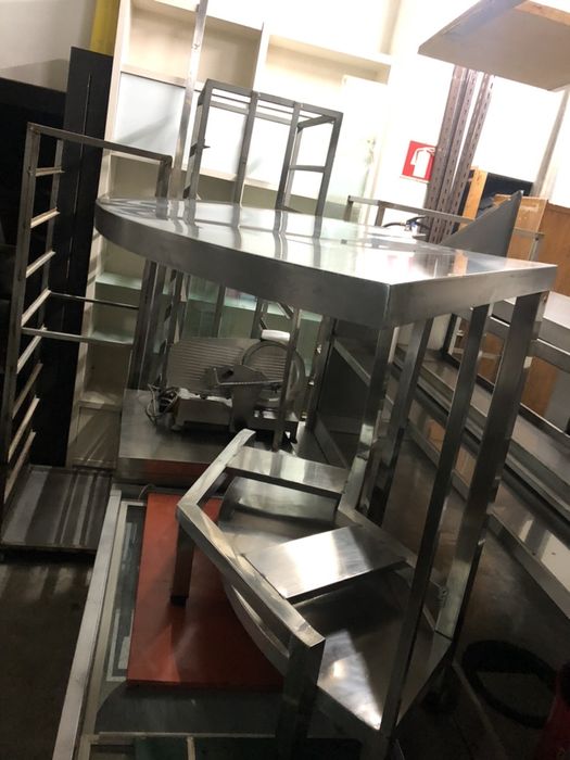 Escaparate em inox com curva como novo