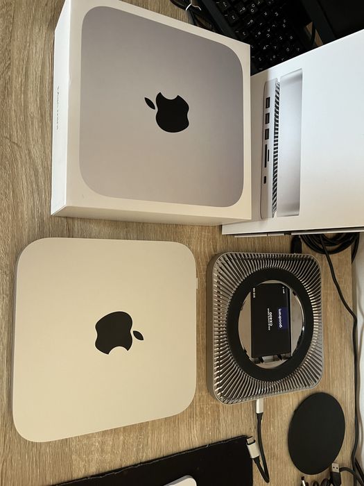 Mac mini m2 16/256 + podstawka z dodatkowymi portami + SSD