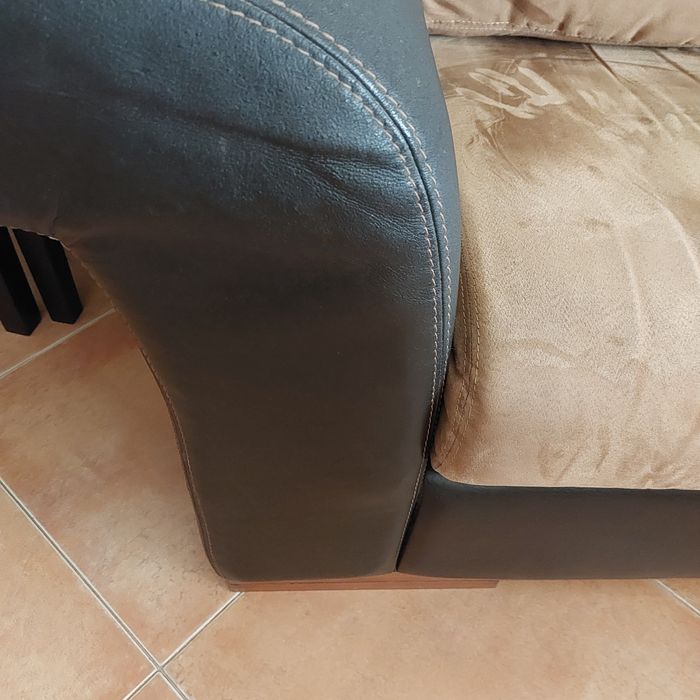 Sofá em pele e tecido