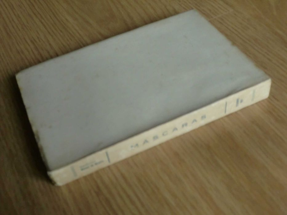 Máscaras - Ou o Comunismo entre bastidores por Juan Carrascal