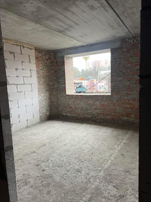 Продається квартира в цегляному будинку на Дружбі