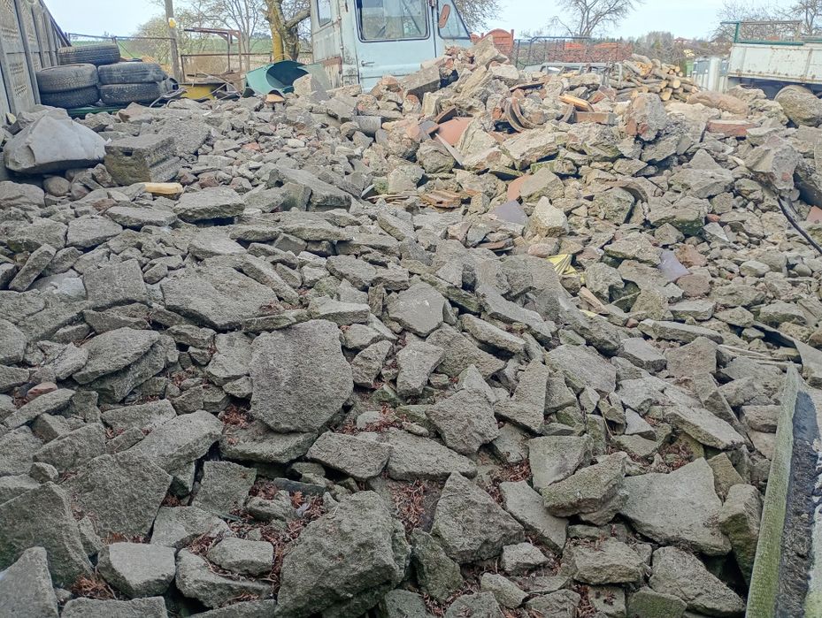 Gruz betonowy duży