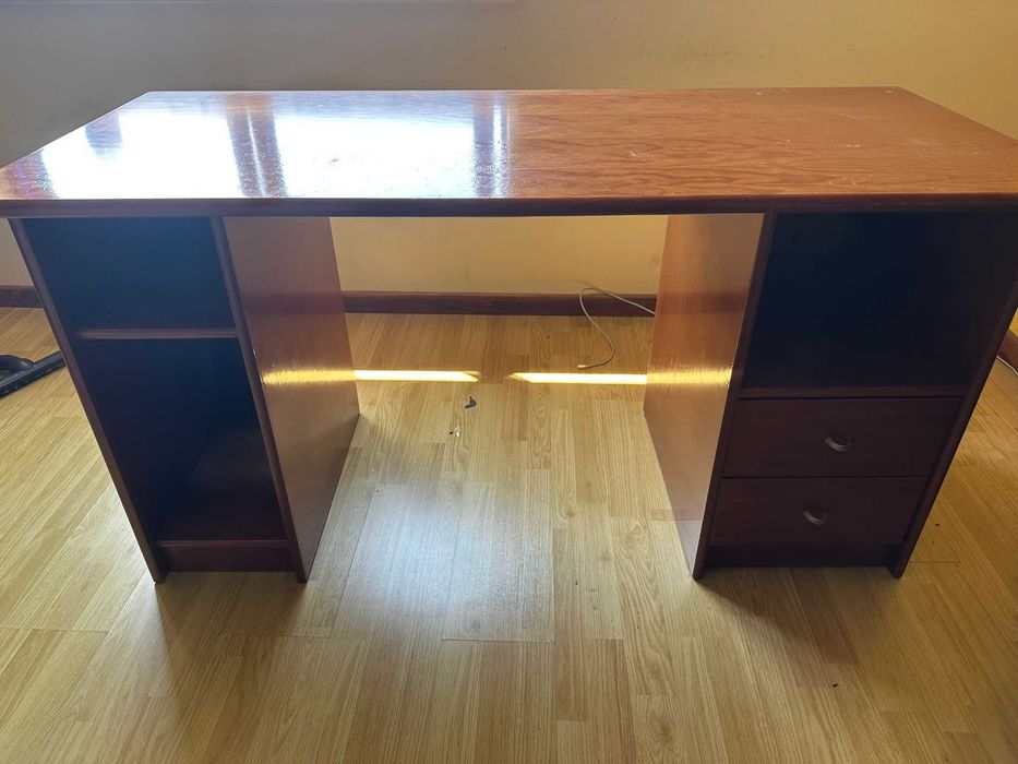 Secretária em Madeira Pinho Mel, com 2 gavetas