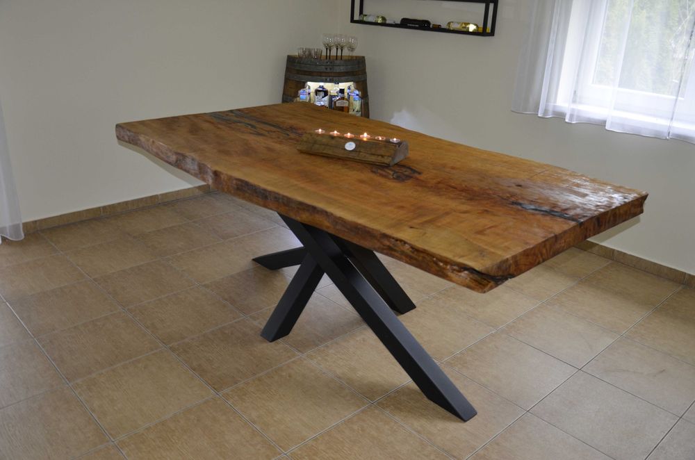 Stół dębowy z jesionu klonu blat drewniany monolit metalową nogą