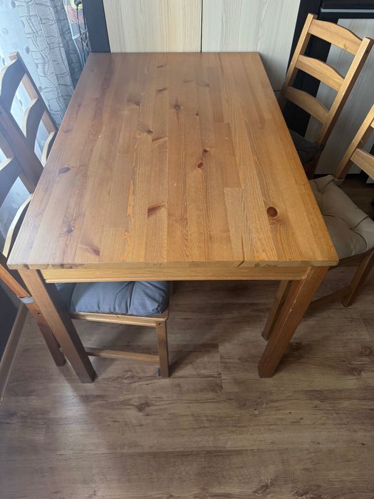Stół Ikea z krzesłami