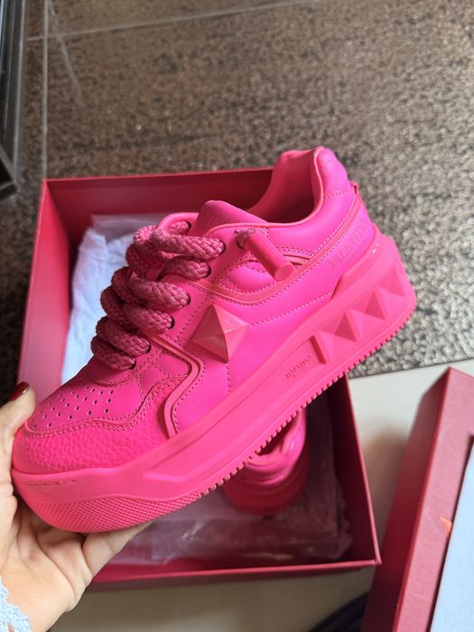 Шикарні кросівки Valentino