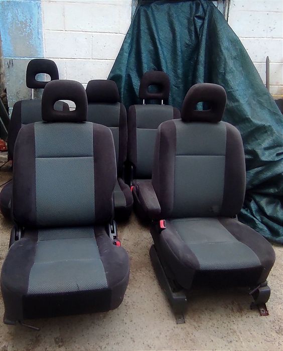 Продам автокресла мазда примаси