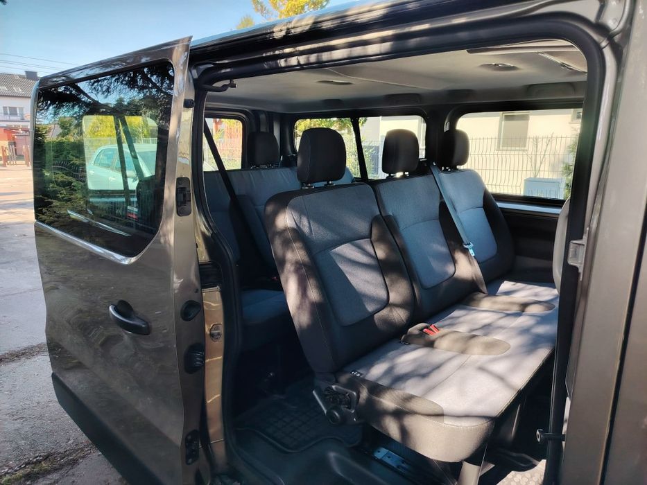 Opel Vivaro Long 9 osobowy 2017r.