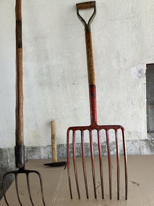 Forquilhas de calceteiro  e martelo
