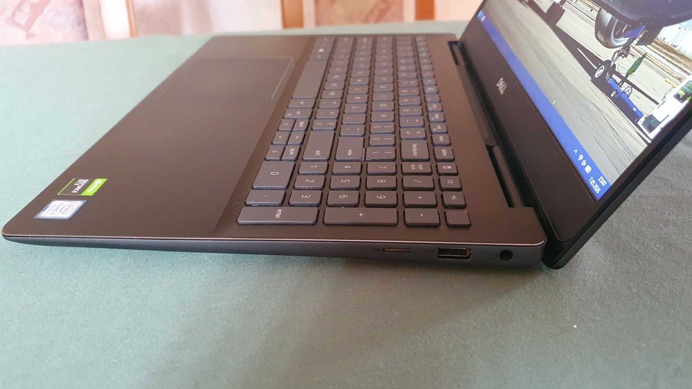 Dell Vostro 15 7590  I7-9750H/16GB/NV GF GTX 1650
