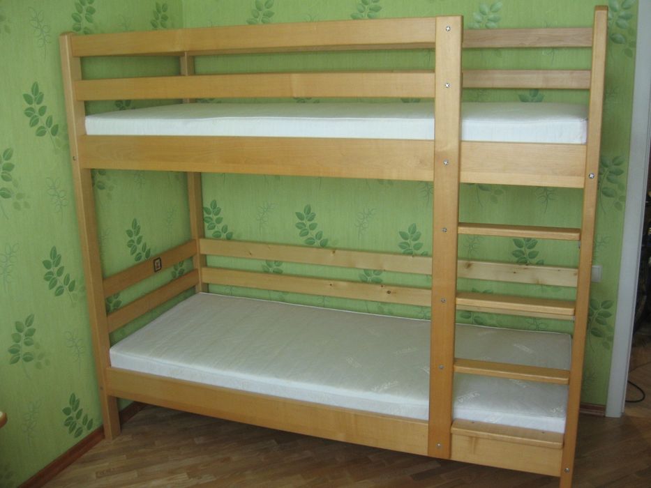 Двухъярусная кровать