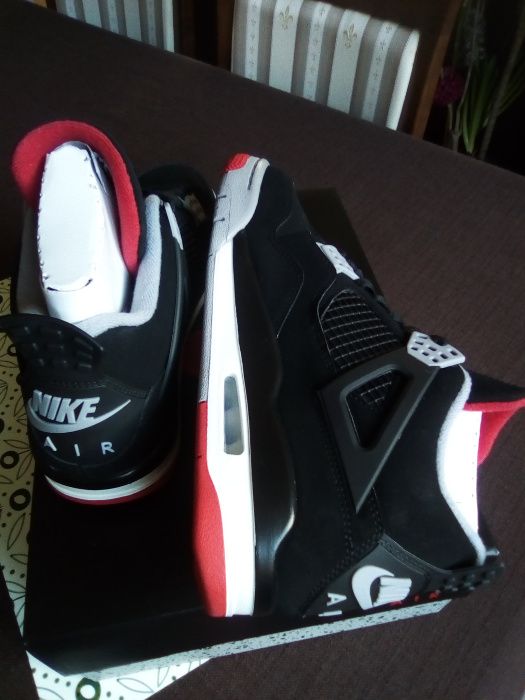 (r. 41- us 8) Nike Jordan 4 Retro Bred (2019) kod 308497,-060
