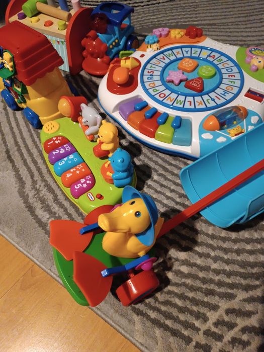 Zestaw zabawek dziecięcych.