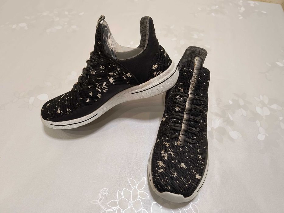 Кроссовки Skechers Burst 37 р, как новые.