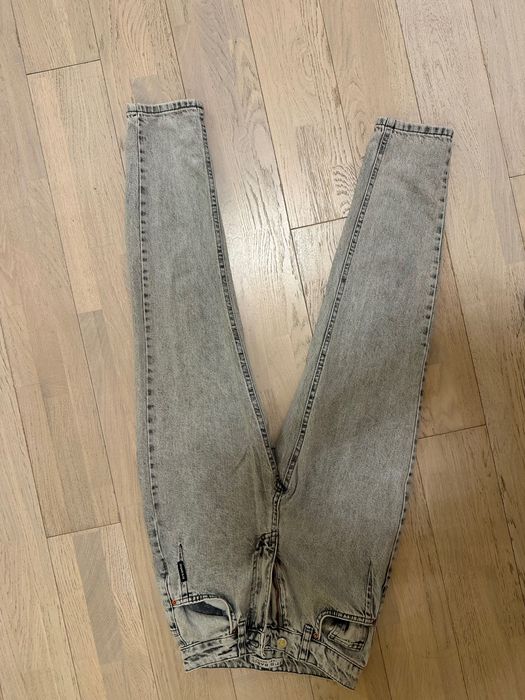 Джинси сірі, МОМ та ДЖОГЕР