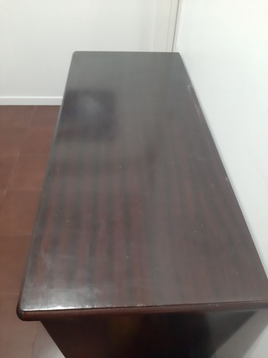 Cómoda em madeira