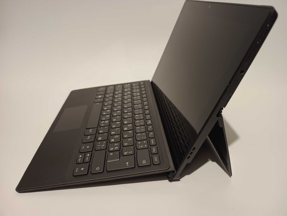 Ноутбук-планшет 12.2" Lenovo Miix 520, i5-8250U, 8GB, 256GB, 4G (LTE)