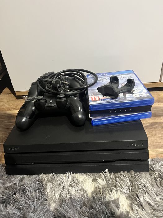Ps4 PRO +2 pady+ 120 gier