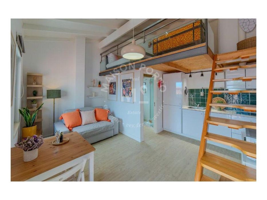 Apartamento T0 Mezzenine Totalmente Mobilado e Equipado próximo a F...