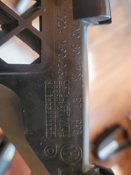 Mocowanie sprysku reflektoru VW Scharan 7N0