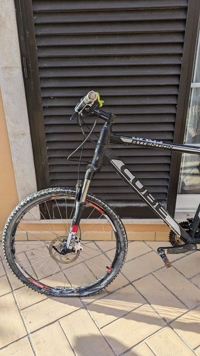 Bicicleta BTT CUBE