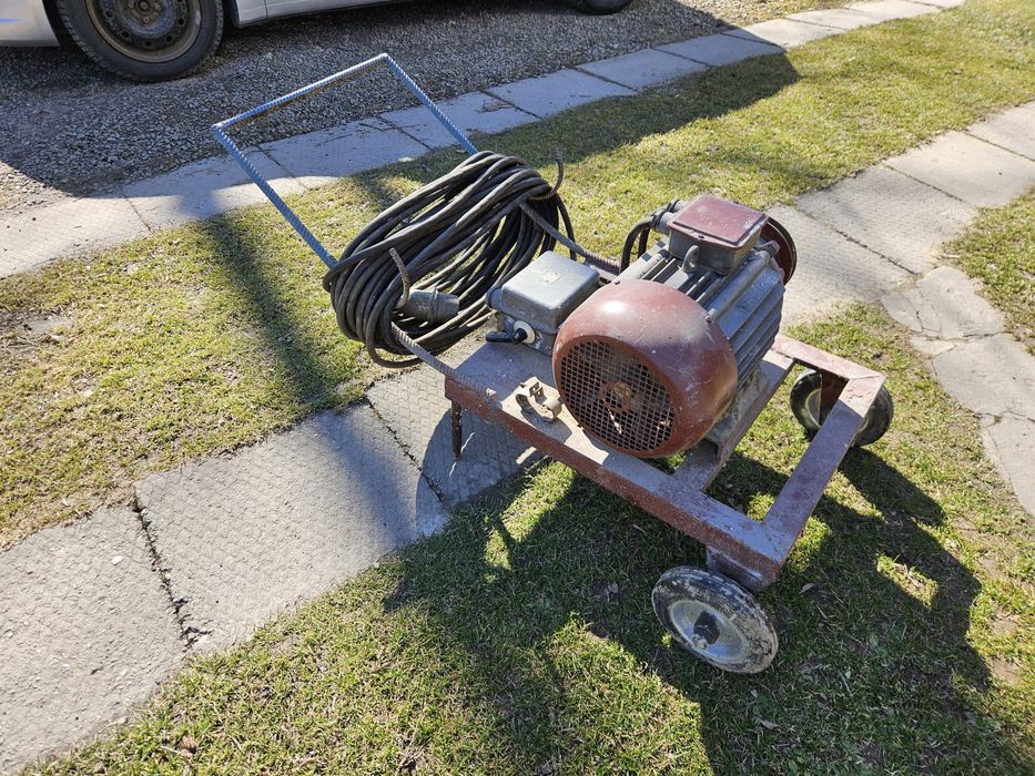 Silnik 5,5 kW na podwoziu, 30m przewodu