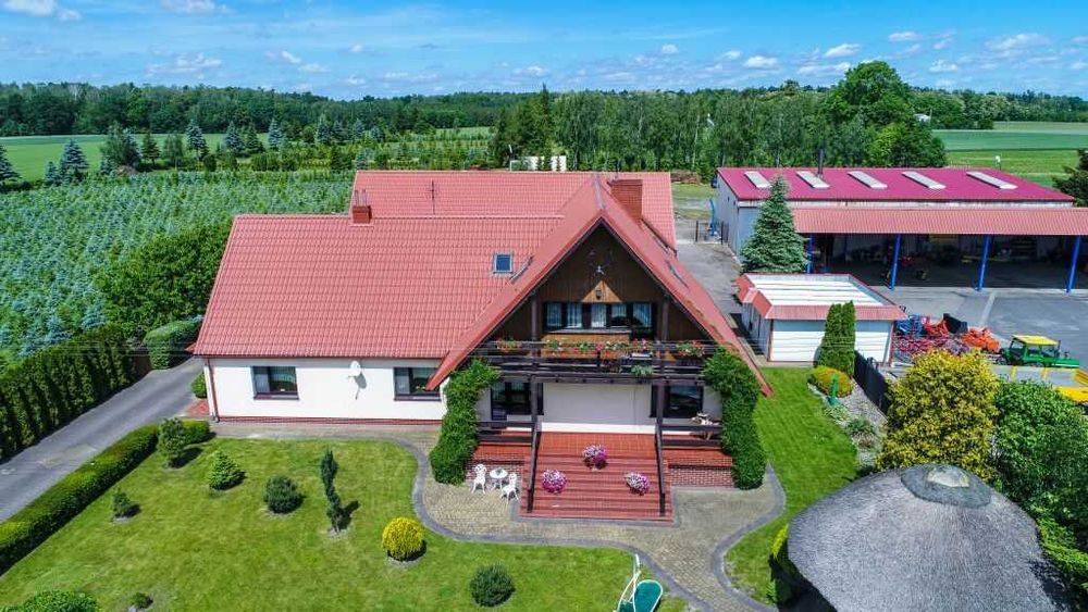 Dom i zabudowa gospodarcza, gospodarstwo na działce 7500 m.
