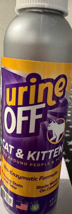 Удаление запаха и пятен мочи. Приучает котёнка к туалету (убирает «метку» , у котенка пропадает  желание вернуться на то же место)