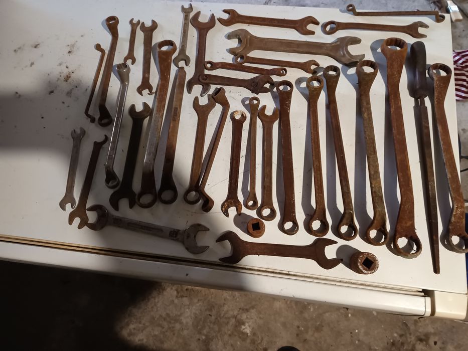 Zestaw kluczy warsztatowych.