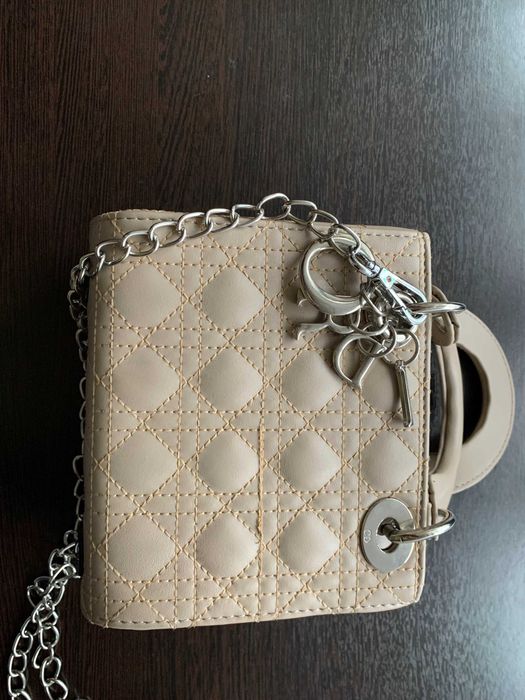 Продам сумочку в стиле DIOR
